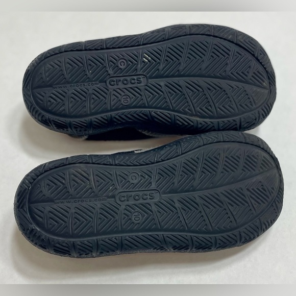Boys size 10. CROCS “Swiftwater” sandals. Black / gray - Picture 6 of 6